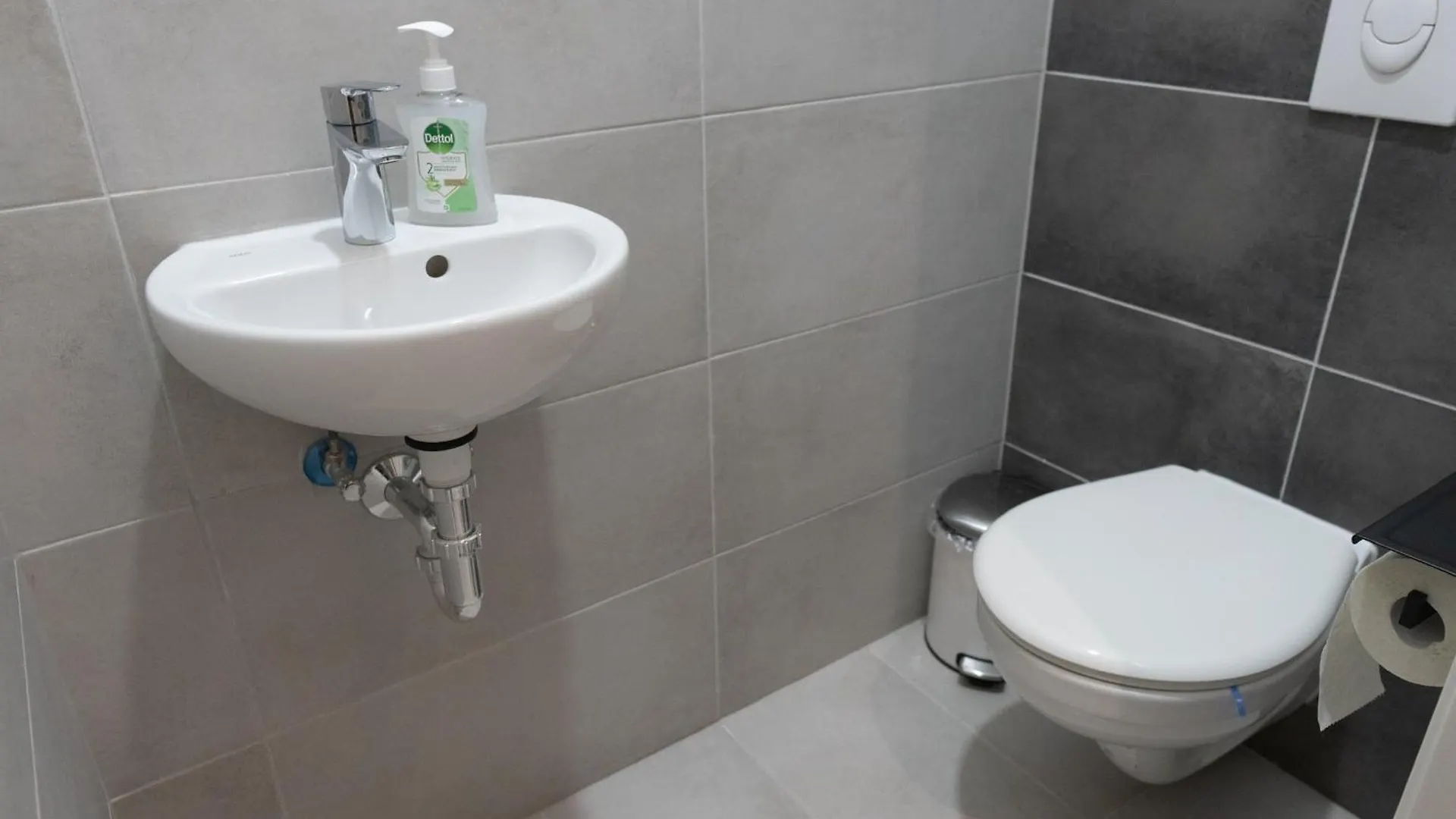 Downtown 2 Bedrooms Nearby Duna River Balcony-Garage 10 Euro Per Day Budapest Apartment