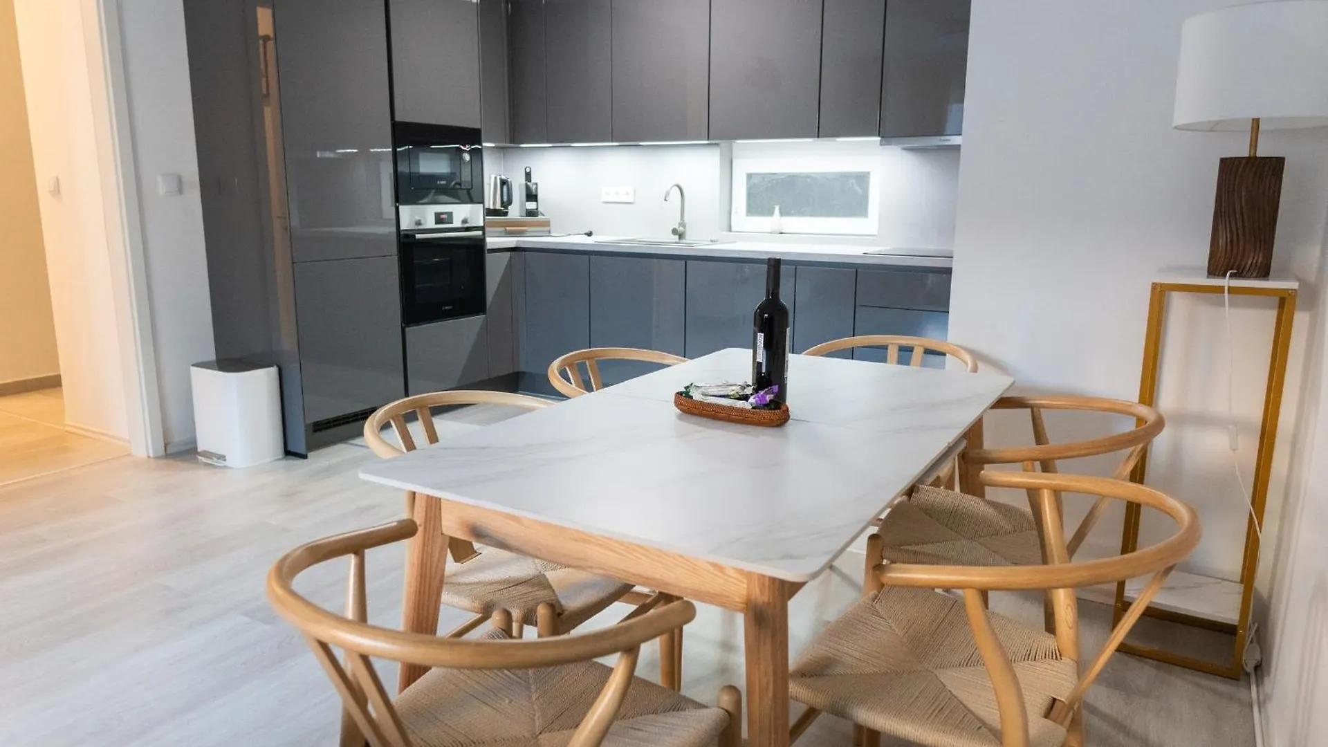 Downtown 2 Bedrooms Nearby Duna River Balcony-Garage 10 Euro Per Day Budapeste