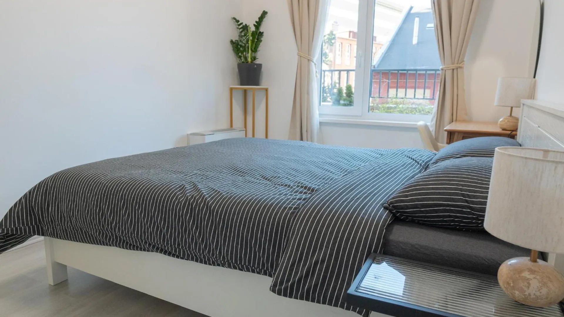 Downtown 2 Bedrooms Nearby Duna River Balcony-Garage 10 Euro Per Day Budapeste Apartamento