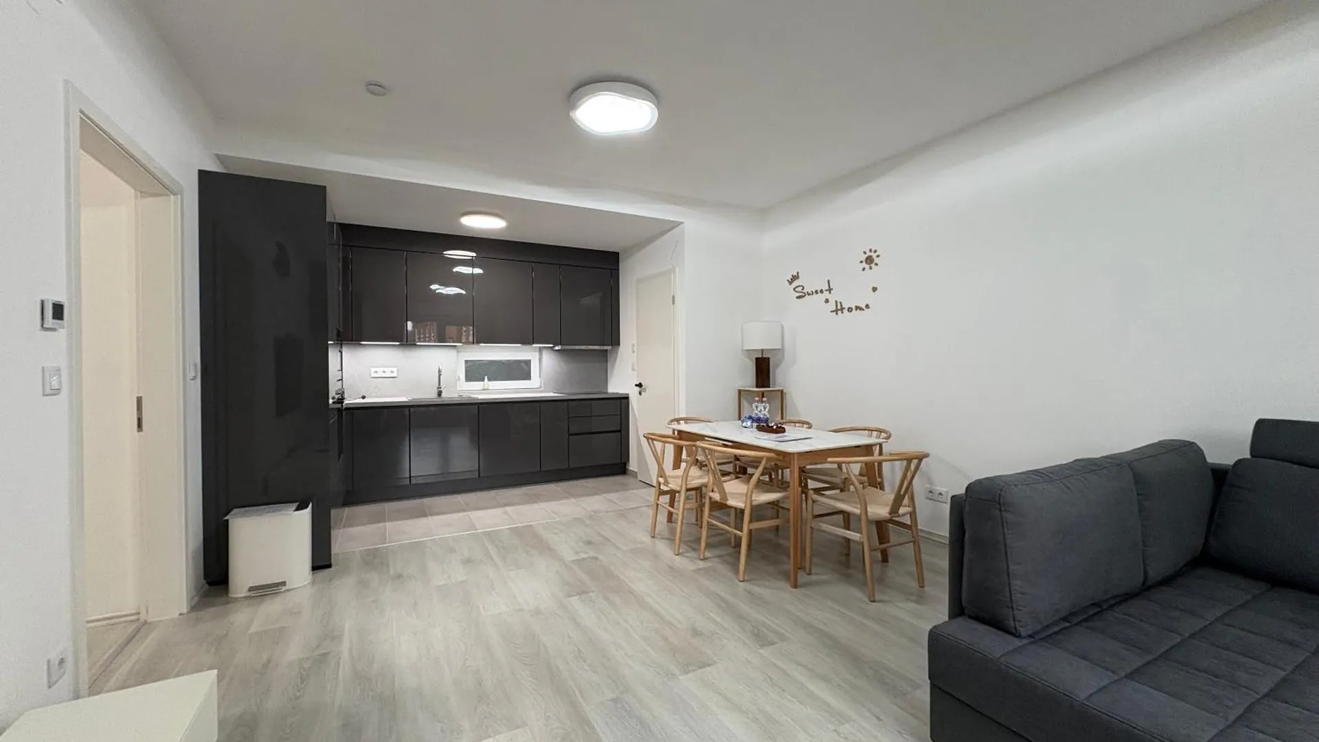 Downtown 2 Bedrooms Nearby Duna River Balcony-Garage 10 Euro Per Day Budapeste 0*,  Hungria